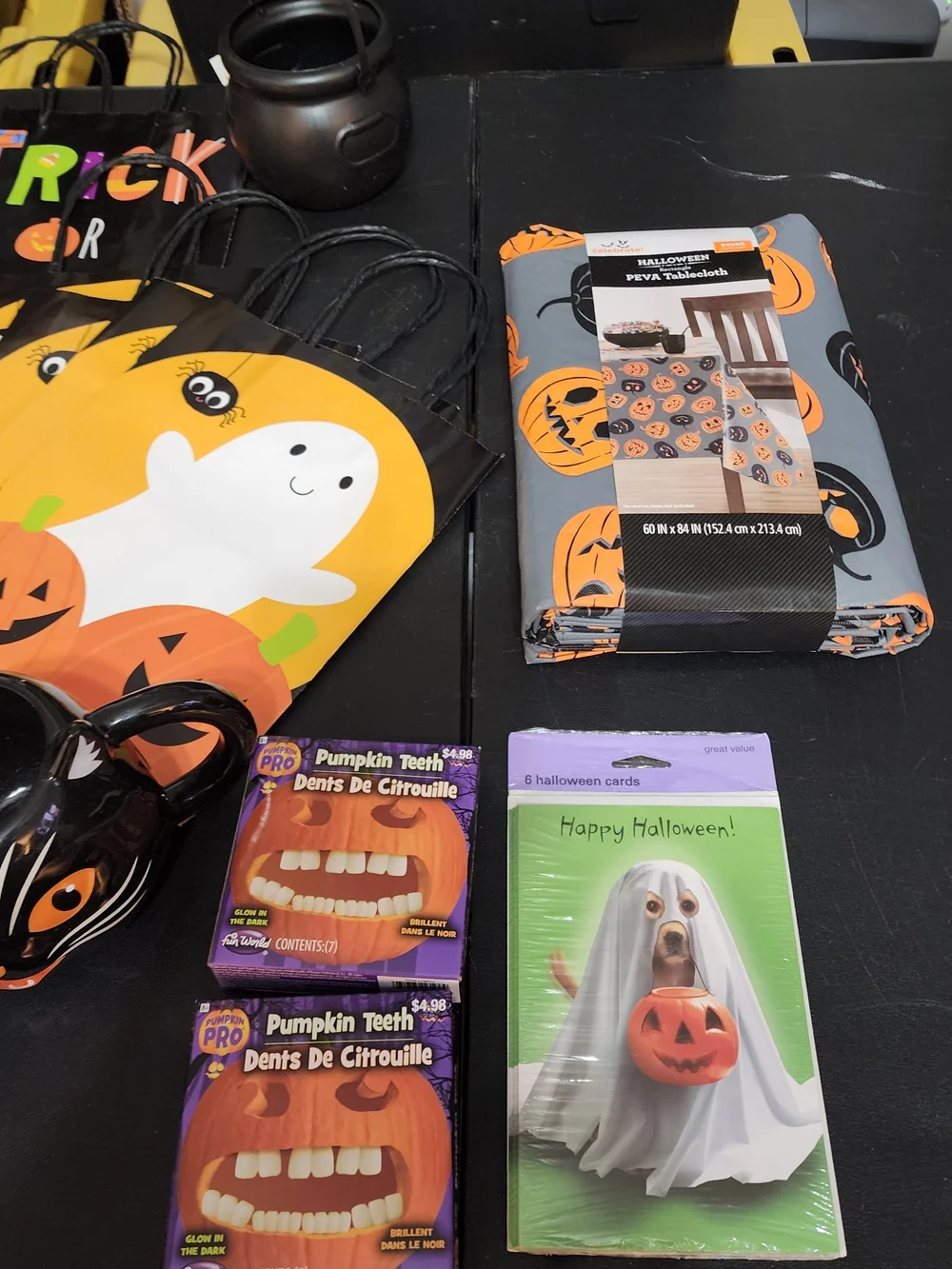 25 Pc Halloween Party Bundle